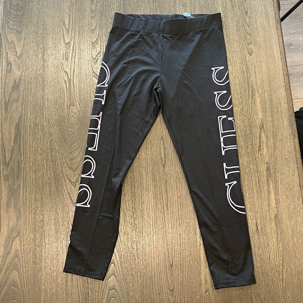NWOT Guess Black Cropped Capri Leggings Logo Print Size L